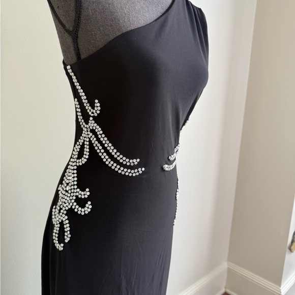 Kaftan Citra One-Shoulder Black Dress with Beaded Accents - Picture 4 of 5